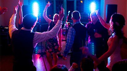 6 Reasons Why Everyone Should Hire Live Musicians For Their Wedding