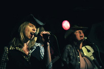 5 reasons to book a barn dance band