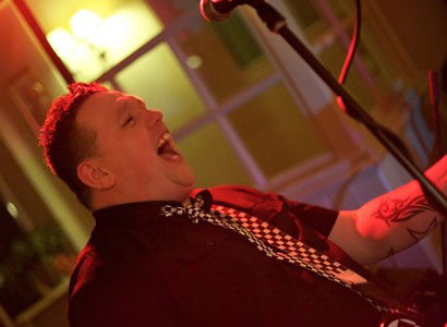 Richie singing Happy Hour