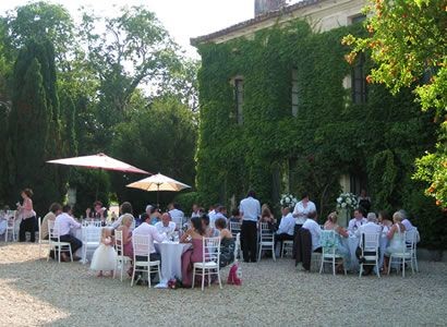 The wedding meal in the courtyard of Manoir de Longeveau