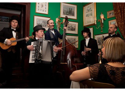 Singing Victorians(2)