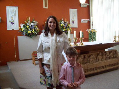 Lisa and the boy making his holy communication