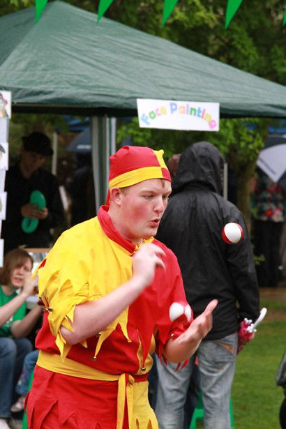 Jester juggling