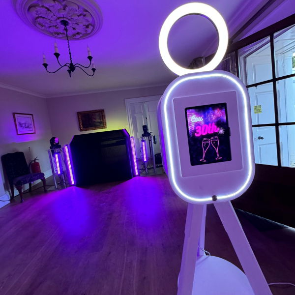 DJ Snaps Party DJ & Photo Booth Package Kent