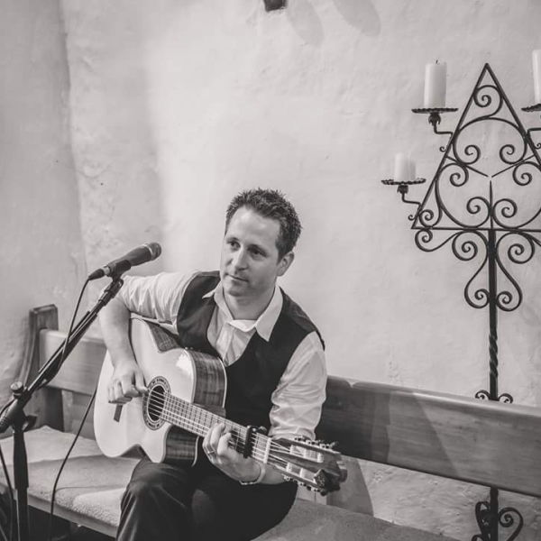 Tom Clarke Singer Guitarist Review Private Party East Sussex