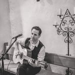 View the artist's profile Tom Clarke Singer Guitarist Review Private Party East Sussex