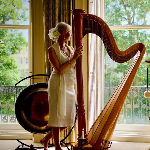 Lena Reising (Harpist)