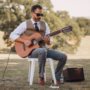 Andy Cherry Classical Guitarist Buckinghamshire