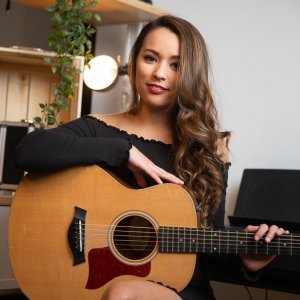 Lexa T Singer Guitarist London