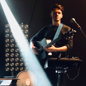 Strum n Bass Singer Guitarist Manchester
