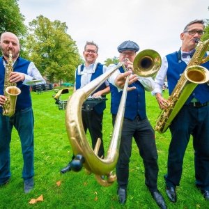 The Hot Horns Brass Band Nottinghamshire