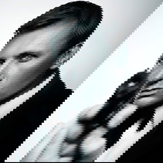 Daniel Craig (Steve Wright)