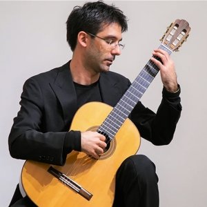 Dani Piro Classical Guitarist London
