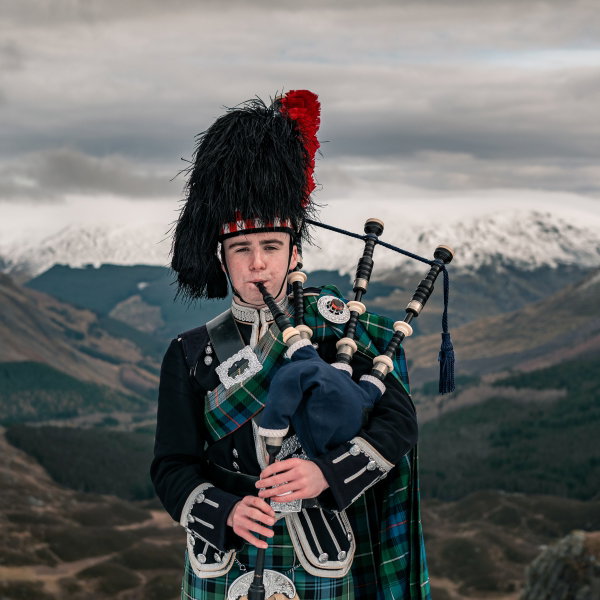 Real Scottish Bagpiper
