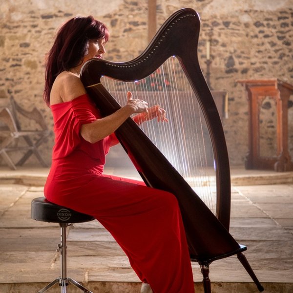Evelyn Haran Harpist & Vocalist London