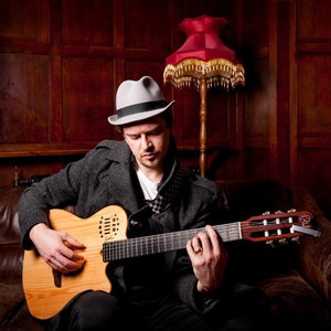 Huw Jones Singer Guitarist London