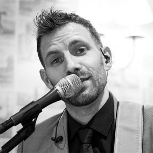 Ian Michael Solo Singer-Guitarist to backing tracks Hampshire