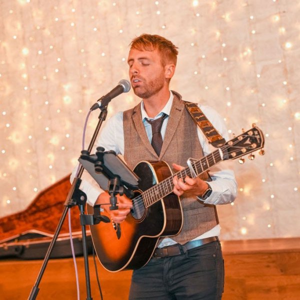Tom Horts Singer Guitarist Lancashire