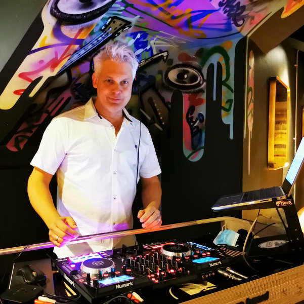 DJ Empire DJ and Sax Duo Review Private Party