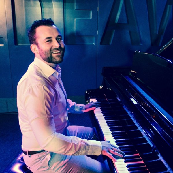 Just Jake Singer-Pianist Surrey