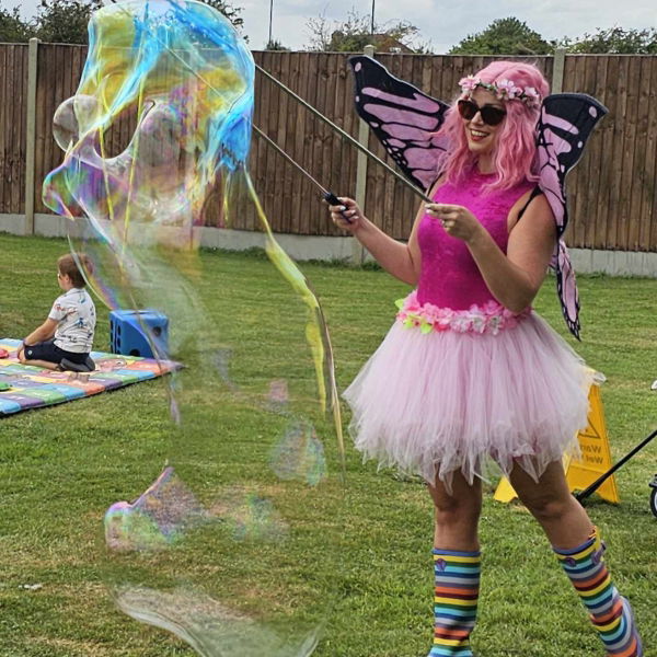 Bubbletastic Bubbleologist Mix and Mingle Entertainer London