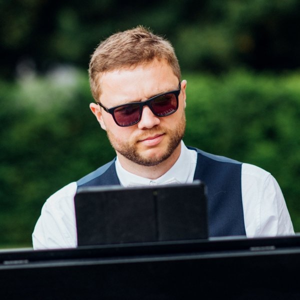Finn McCool Pianist North Yorkshire