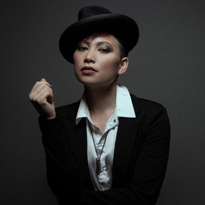 La Femme Magicienne Magician Somerset