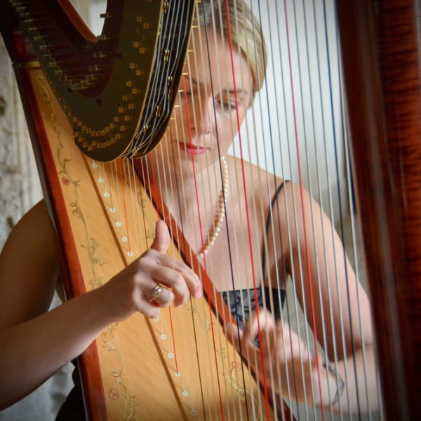 Siona Stockel (Harpist)