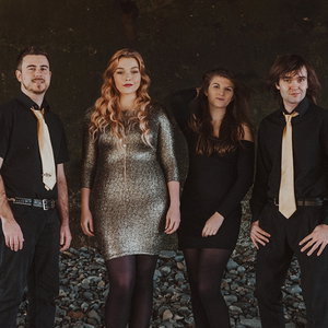 The Royal Hearts Wedding Band Torfaen