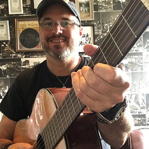 Virtual Gigs With Steve Young Virtual Entertainment Hertfordshire