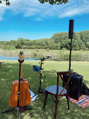 Event Kelly Barnes Singer Guitarist Northamptonshire