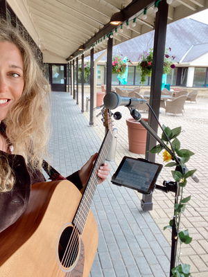 Event Kelly Barnes Singer Guitarist Northamptonshire