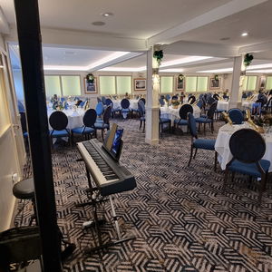 Lee Mathews Pianist Hotel / Restaurant Event Surrey