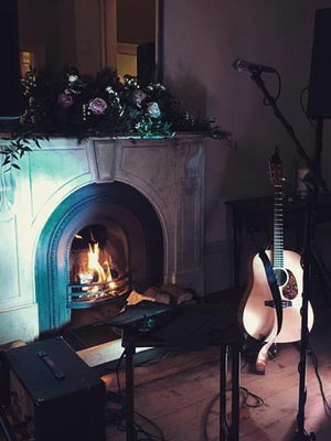 Event Kelly Barnes Singer Guitarist Northamptonshire