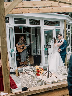 Event Kelly Barnes Singer Guitarist Northamptonshire