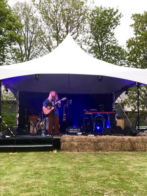 Event Kelly Barnes Singer Guitarist Northamptonshire