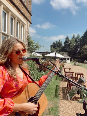 Event Kelly Barnes Singer Guitarist Northamptonshire