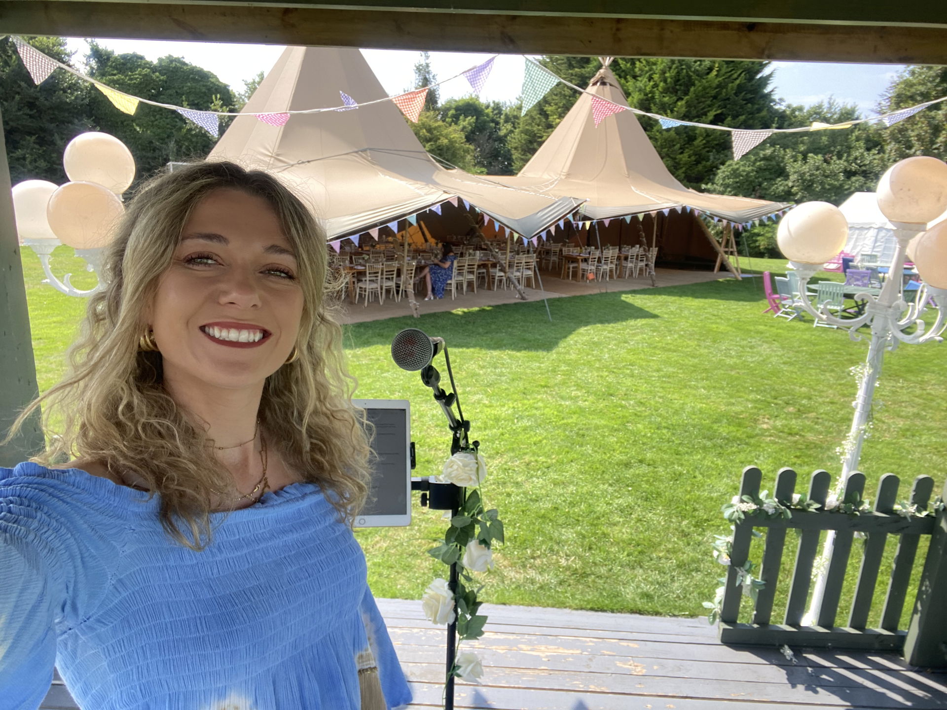 Kelly Barnes Singer Guitarist Review Wedding Buckinghamshire