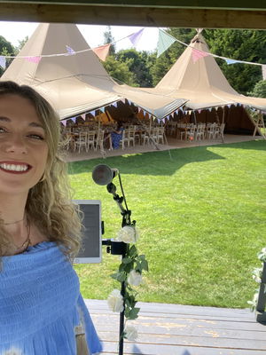 Event Kelly Barnes Singer Guitarist Northamptonshire