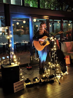 Event Kelly Barnes Singer Guitarist Northamptonshire