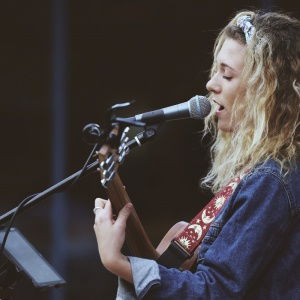 Loretta D booked Kelly Barnes for  their event in Kent Kelly Barnes Singer Guitarist Review University Event Kent