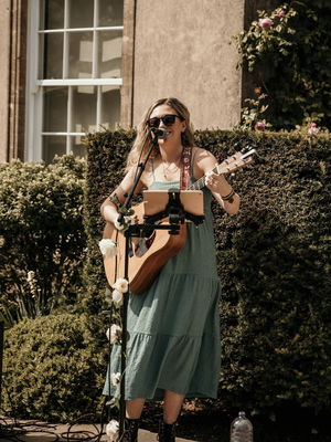 Event Kelly Barnes Singer Guitarist Northamptonshire