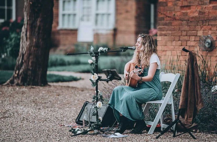 Kelly Barnes Singer Guitarist Review Wedding Nottinghamshire