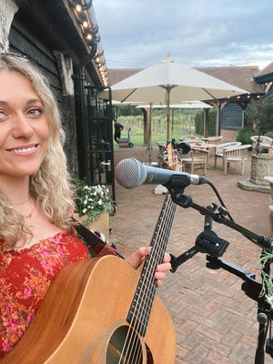 Event Kelly Barnes Singer Guitarist Northamptonshire