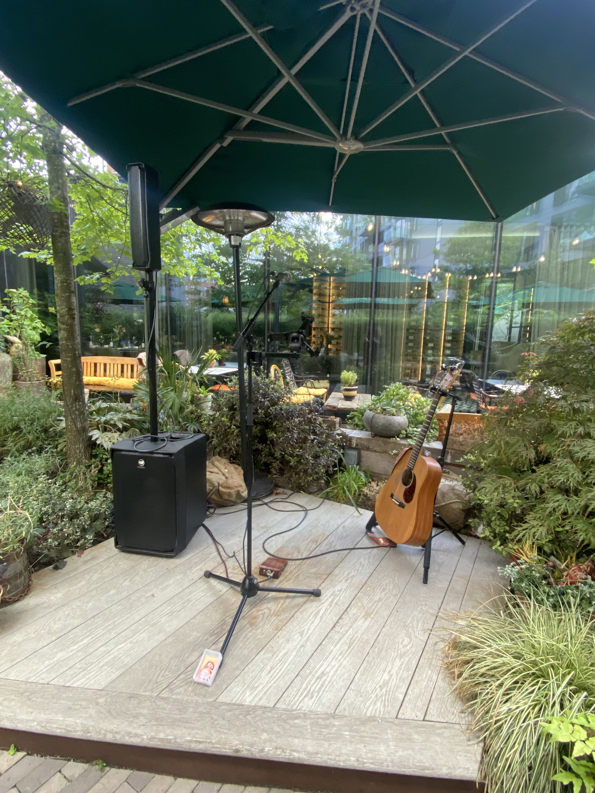 Kelly Barnes Singer Guitarist Review Wedding Manchester