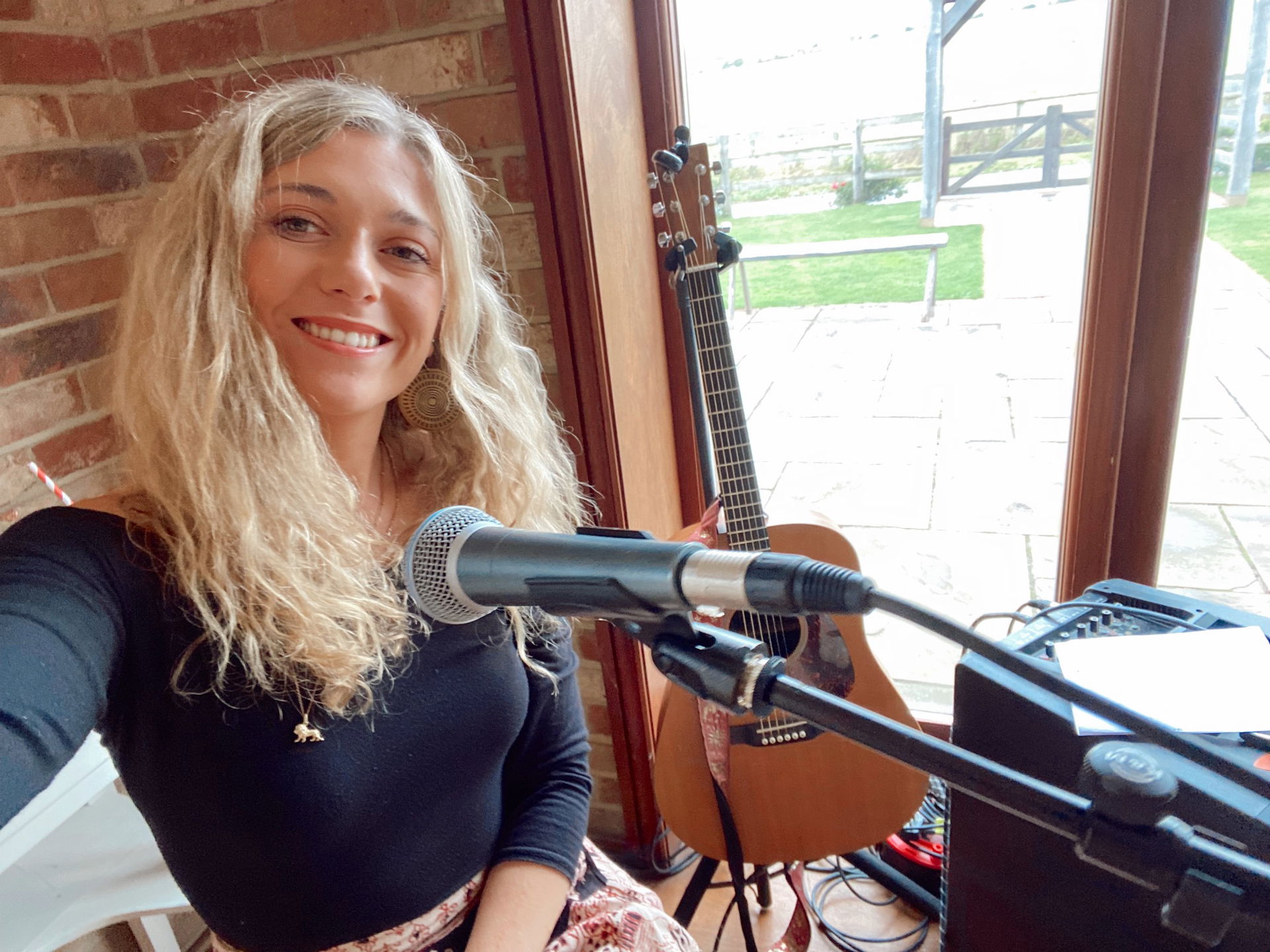 Kelly Barnes Singer Guitarist Review Wedding West Sussex