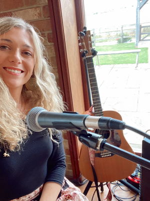 Event Kelly Barnes Singer Guitarist Northamptonshire