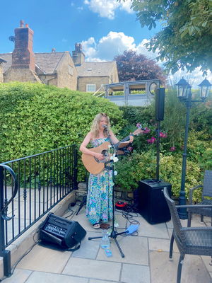 Event Kelly Barnes Singer Guitarist Northamptonshire