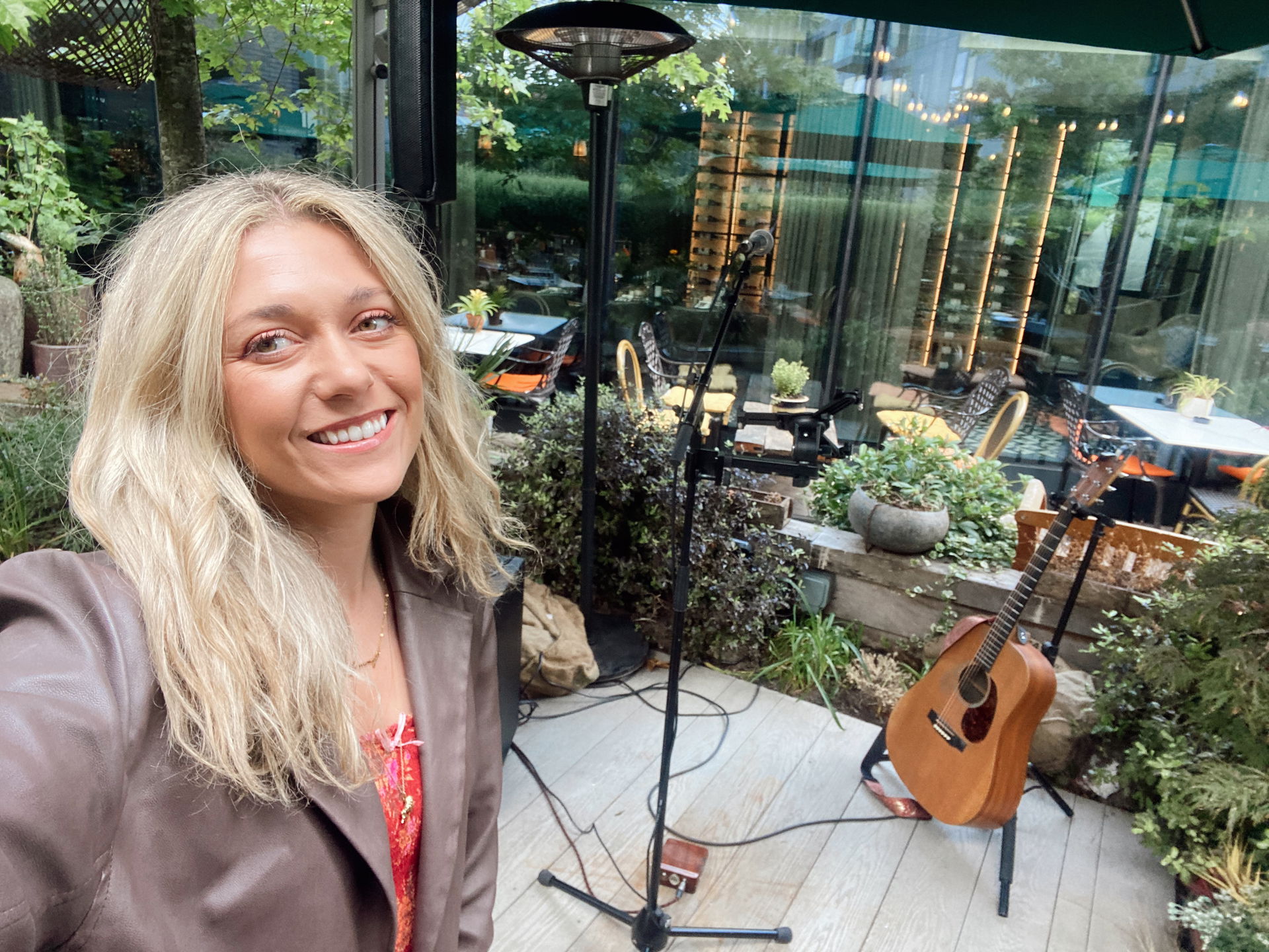 Kelly Barnes Singer Guitarist Review Wedding Manchester