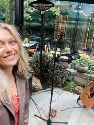 Event Kelly Barnes Singer Guitarist Northamptonshire